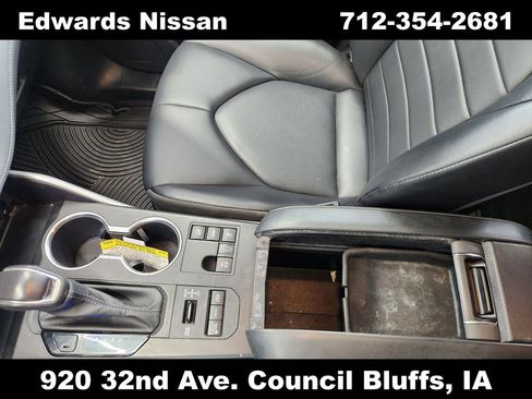 Used 2023 Toyota Highlander XLE image 36