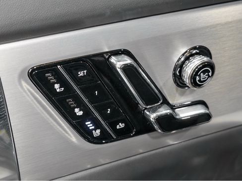 Used 2026 Cadillac Vistiq Platinum w/ LPO, Floor Liner Package AWD/4WD image 7