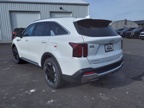 Used 2025 Kia Sorento EX w/ EX Panoramic Sunroof Package image 4