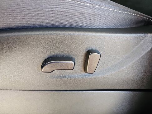 Used 2024 Nissan Frontier SV image 27