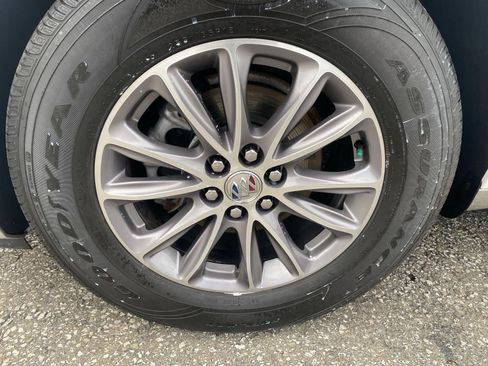 Certified 2023 Buick Enclave Essence AWD/4WD image 12