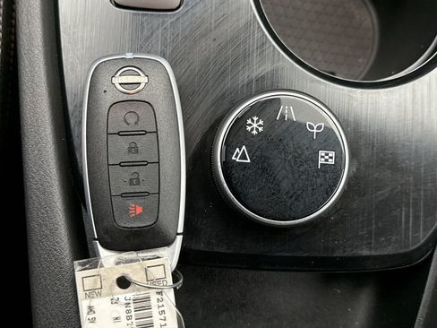 Used 2023 Nissan Rogue SV AWD/4WD image 23