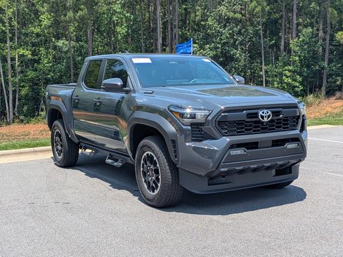 Used 2025 Toyota Tacoma TRD Off-Road w/ TRD Off Road Premium Package AWD/4WD image 2