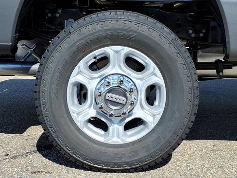New 2026 Ford F350 XLT w/ FX4 Off-Road Package AWD/4WD image 11