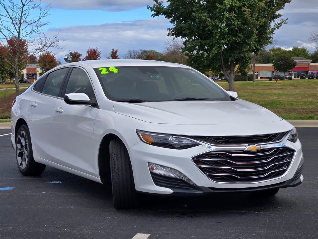Used 2024 Chevrolet Malibu LT FWD image 3