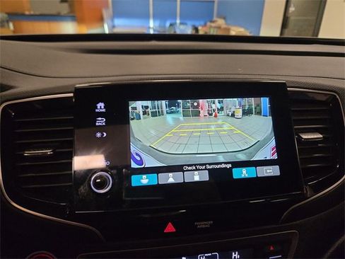 Used 2022 Honda Passport TrailSport image 17