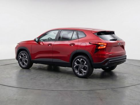 Used 2025 Chevrolet Trax LT w/ LT Convenience Package image 6