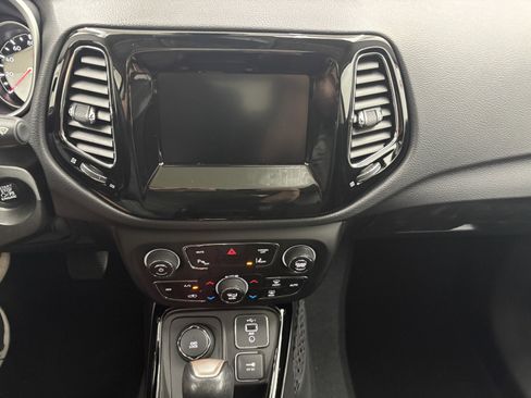 Used 2020 Jeep Compass Latitude image 14