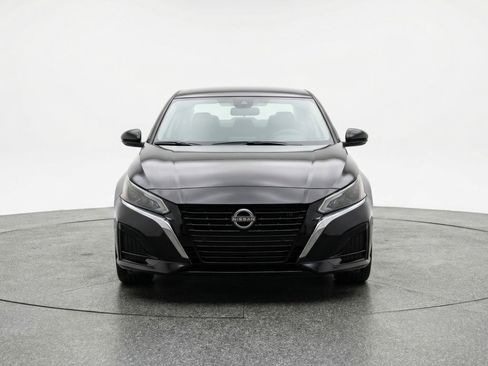 Used 2025 Nissan Altima 2.5 SV image 2