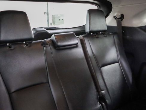 Used 2024 Toyota Highlander XLE FWD image 31