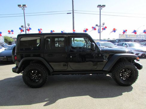 Used 2025 Jeep Wrangler Unlimited Sport AWD/4WD image 5