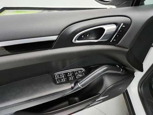 Used 2013 Porsche Cayenne Diesel AWD/4WD image 22