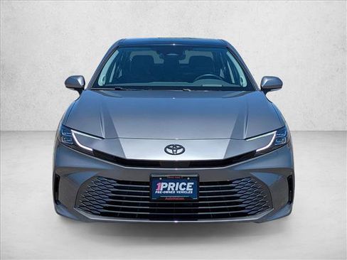 Used 2025 Toyota Camry XLE FWD image 2