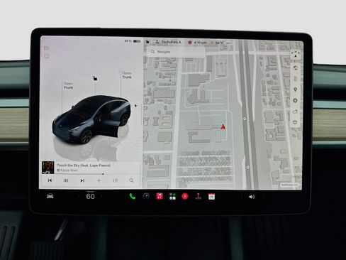 Used 2025 Tesla Model Y Long Range RWD image 9