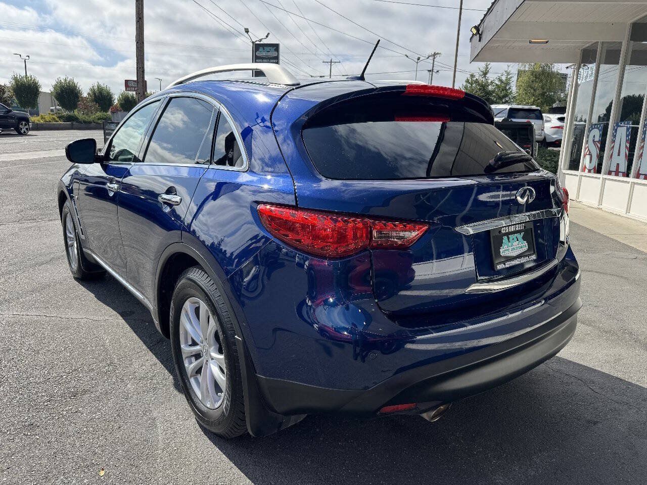 Used 2014 INFINITI QX70 AWD w/ Premium Package image 4