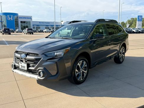 Used 2024 Subaru Outback Limited AWD/4WD image 3