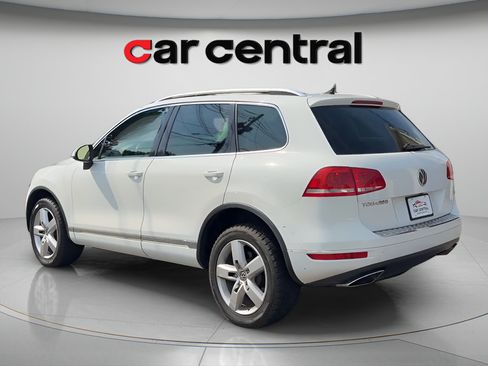 Used 2013 Volkswagen Touareg Sport AWD/4WD image 3