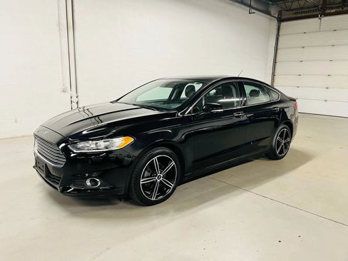 Used 2016 Ford Fusion SE w/ Equipment Group 202A FWD image 2