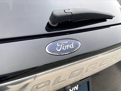 Used 2020 Ford Explorer Platinum w/ Premium Technology Package image 8