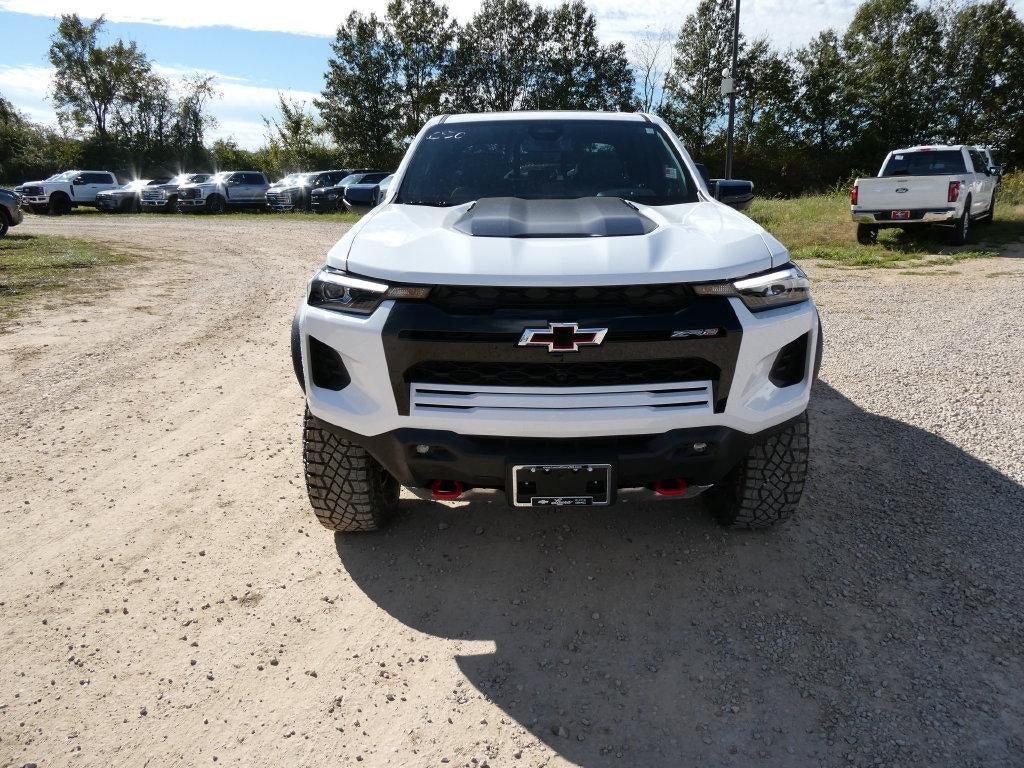 New 2026 Chevrolet Colorado ZR2 w/ Technology Package AWD/4WD image 9