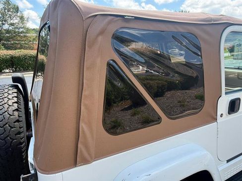 Used 2000 Jeep Wrangler Sahara AWD/4WD image 15