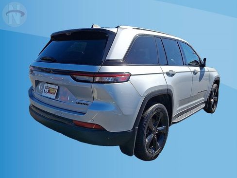 Used 2024 Jeep Grand Cherokee Limited w/ Luxury Tech Group II AWD/4WD image 12