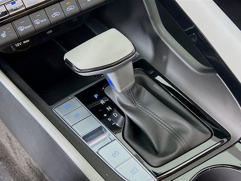 New 2025 Hyundai Elantra Limited image 15