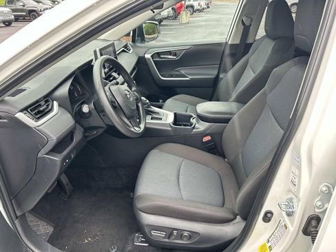Used 2025 Toyota RAV4 XLE FWD image 19
