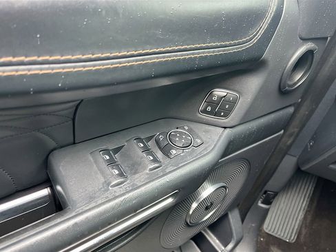 Used 2023 Ford Expedition Max Platinum RWD image 18