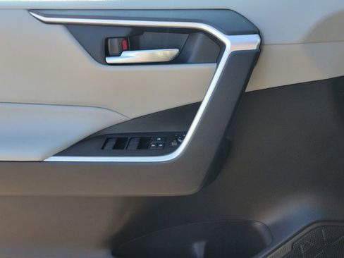 Used 2021 Toyota RAV4 XLE w/ Convenience Package image 16