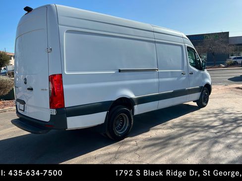 Used 2019 Mercedes-Benz Sprinter 170 Cargo image 5