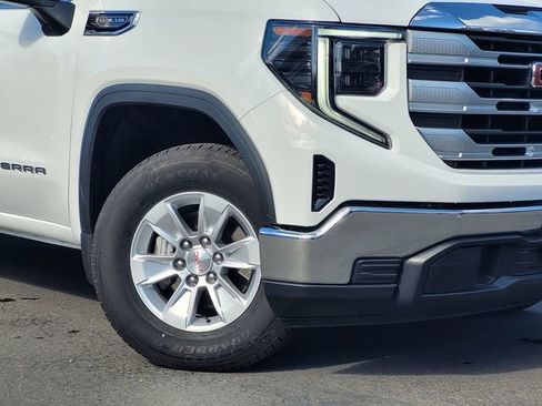 Used 2025 GMC Sierra 1500 SLE w/ Preferred Package image 3