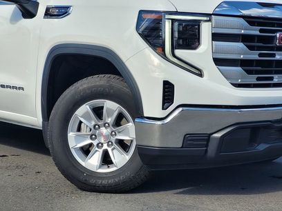 Used 2025 GMC Sierra 1500 SLE w/ Preferred Package