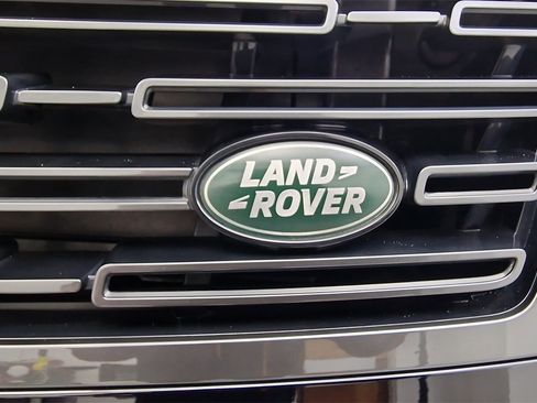 Used 2025 Land Rover Range Rover SE image 11