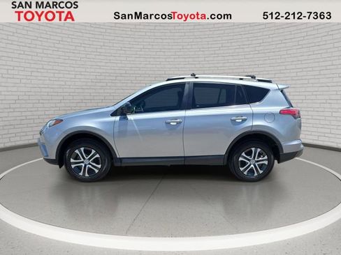 Used 2018 Toyota RAV4 LE FWD image 9