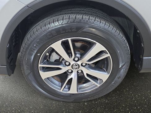 Used 2018 Toyota RAV4 XLE FWD image 33