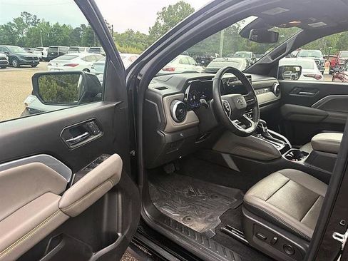 Used 2025 Chevrolet Colorado ZR2 w/ Technology Package AWD/4WD image 20