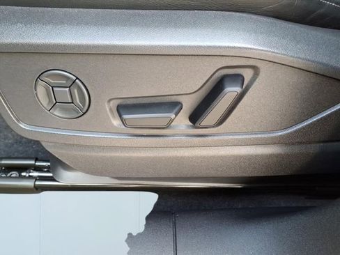 Used 2025 Audi Q5 Premium w/ Convenience Package image 15