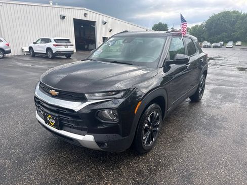 Used 2021 Chevrolet TrailBlazer LT w/ Premium Seating Package AWD/4WD image 1