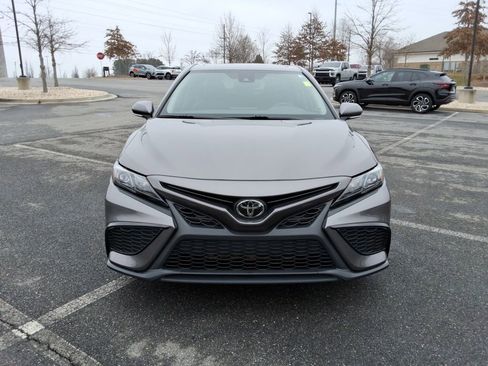 Used 2022 Toyota Camry SE w/ Convenience Package image 2