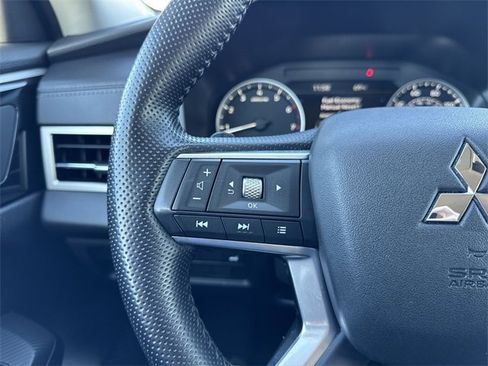 Used 2024 Mitsubishi Outlander SE Black Edition image 16