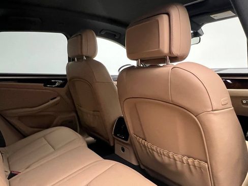 Certified 2024 Porsche Macan S AWD/4WD image 16