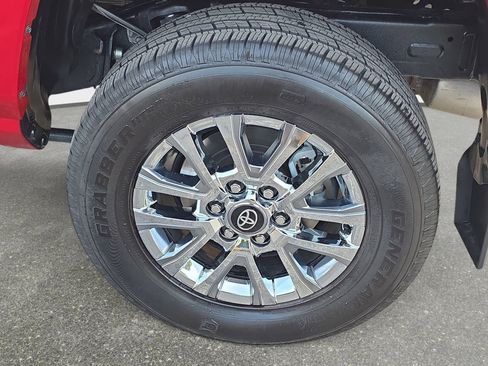 Used 2025 Toyota Tacoma Limited image 31