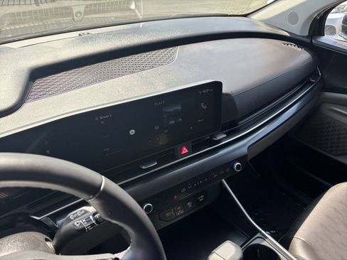 Used 2026 Kia Carnival FWD image 17