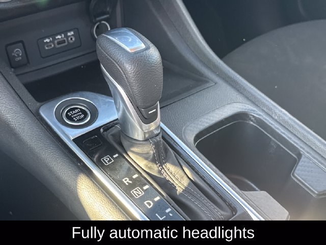 Used 2024 Nissan Sentra SV FWD image 16