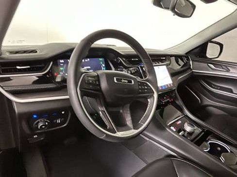 Used 2023 Jeep Grand Cherokee 4WD 4xe image 13