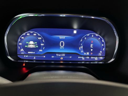 Used 2023 Chevrolet Suburban Z71 w/ Luxury Package image 19