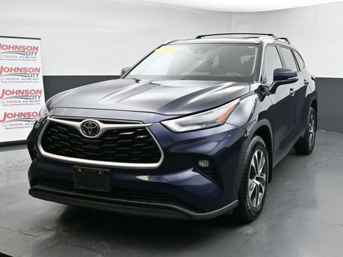 Used 2023 Toyota Highlander XLE image 4