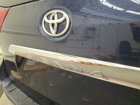 Certified 2019 Toyota Sienna Limited image 24