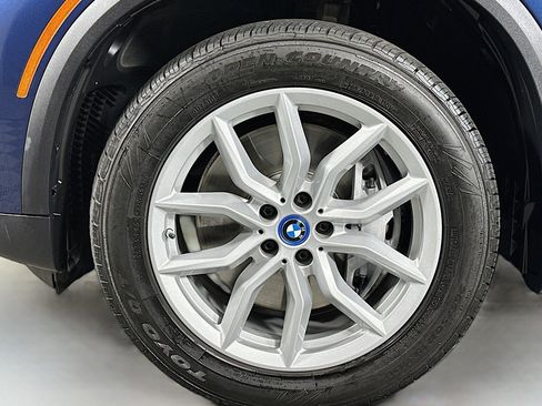 Used 2023 BMW X5 xDrive45e image 12